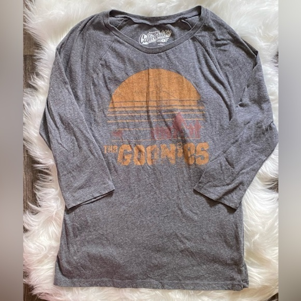 Old Navy Collectibles women’s Goonies 3/4‎ sleeve grey shirt size small